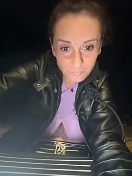 Snapshot of therealbeverlycious chatting on 03/08/26, 10:02 therealbeverlycious online show from 03/08/26, 10:02