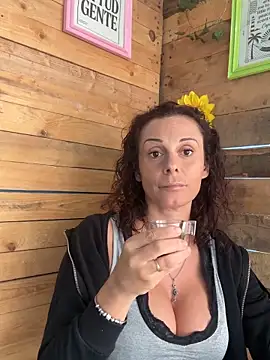 Snapshot of therealbeverlycious chatting on 04/09/26, 09:15 therealbeverlycious online show from 04/09/26, 09:15