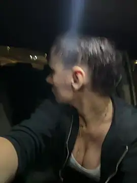 Snapshot of therealbeverlycious chatting on 04/10/26, 08:57 therealbeverlycious online show from 04/10/26, 08:57