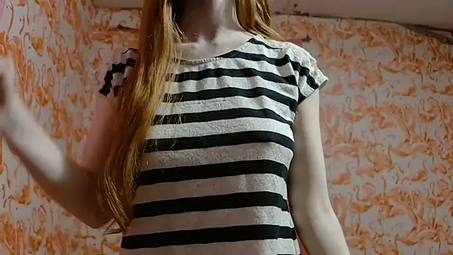 strawberrysmoothie online show from 11/17/25, 01:33