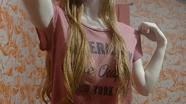 Snapshot of strawberrysmoothie chatting on 04/04/26, 01:59 strawberrysmoothie online show from 04/04/26, 01:59