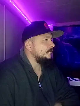 Snapshot of Spunonymous chatting on 12/25/24, 02:25 Spunonymous online show from 12/25/24, 02:25