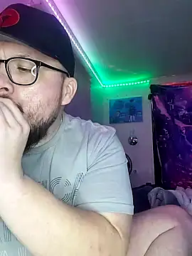 Snapshot of Spunonymous chatting on 02/06/25, 10:04 Spunonymous online show from 02/06/25, 10:04