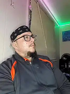 Snapshot of Spunonymous chatting on 02/25/25, 02:14 Spunonymous online show from 02/25/25, 02:14