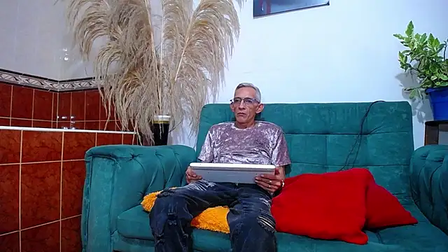 Leon hot X online show from 01/21/25, 09:15