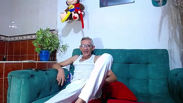 Leon hot X online show from 02/23/25, 09:26