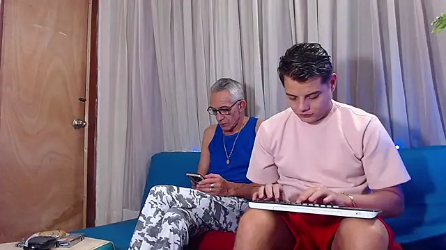 Leon hot X online show from 03/07/26, 07:55