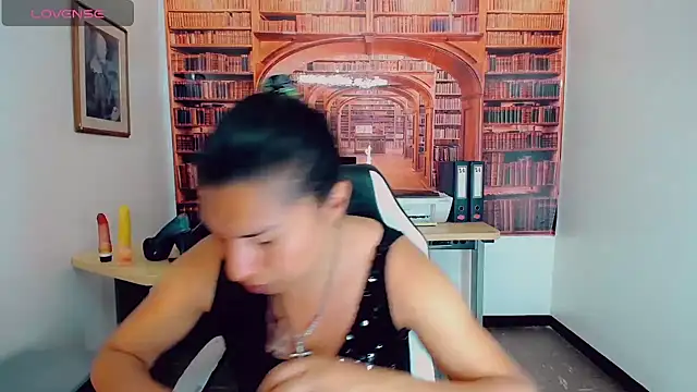 khiara moretti online show from 12/12/24, 07:26