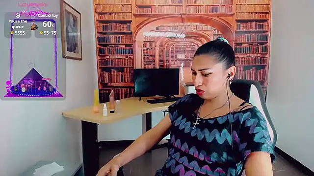 khiara moretti online show from 12/17/24, 10:32