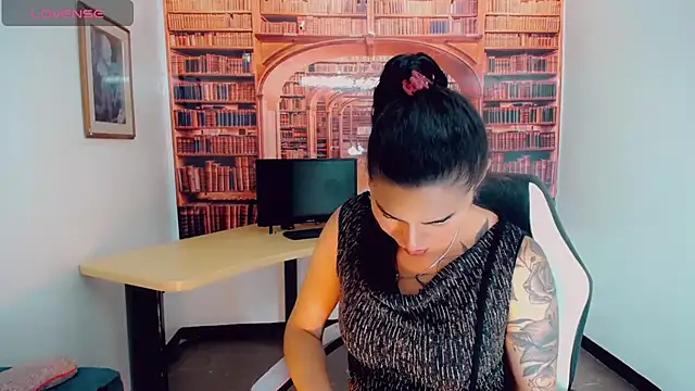 khiara moretti online show from 03/03/25, 07:49