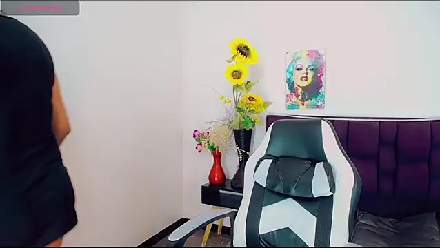 khiara moretti online show from 03/20/25, 11:27