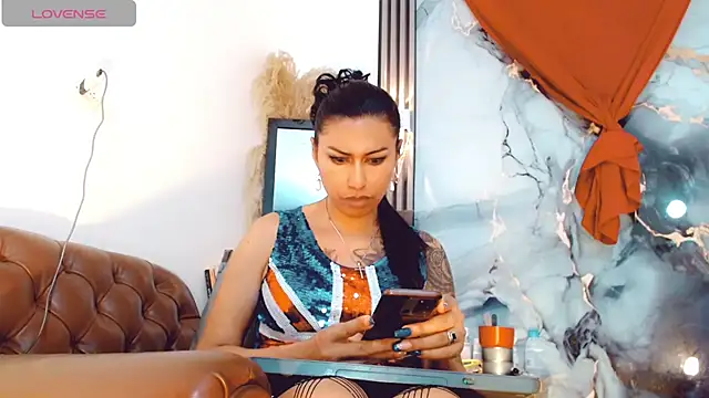 khiara moretti online show from 09/11/25, 07:47