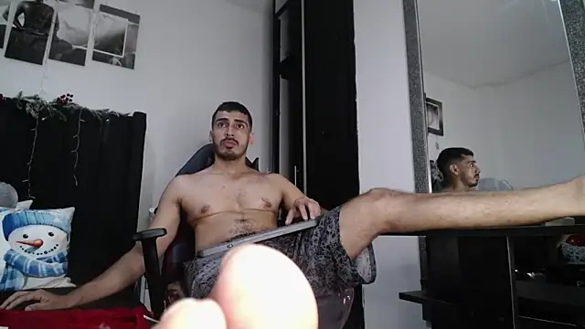 Snapshot of muscle_ares chatting on 12/12/24, 03:48 muscle ares online show from 12/12/24, 03:48