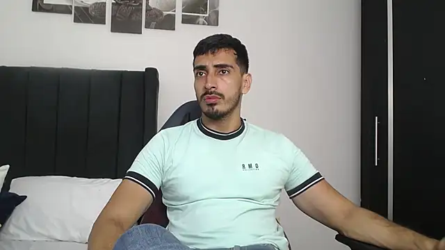 Snapshot of muscle_ares chatting on 02/07/25, 01:43 muscle ares online show from 02/07/25, 01:43