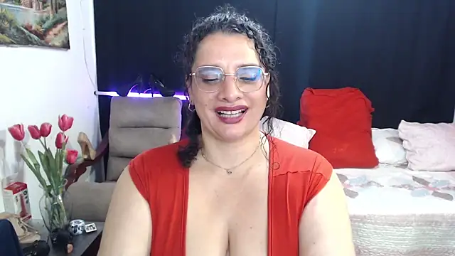 Snapshot of Aleja_Gonzales chatting on 04/02/26, 12:47 Aleja Gonzales online show from 04/02/26, 12:47