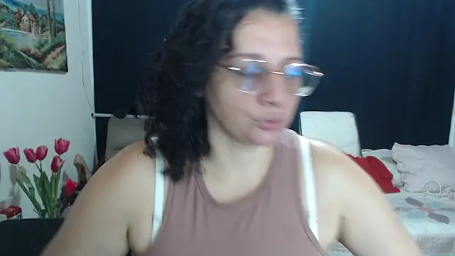 Snapshot of Aleja_Gonzales chatting on 04/09/26, 02:33 Aleja Gonzales online show from 04/09/26, 02:33