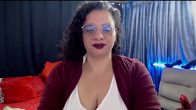 Snapshot of Aleja_Gonzales chatting on 07/15/26, 11:37 Aleja Gonzales online show from 07/15/26, 11:37