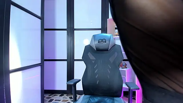 Agathaargent  online show from 11/20/25, 08:41