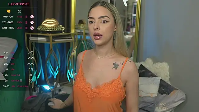 Snapshot of ScarletColes chatting on 01/21/25, 11:34 ScarletColes online show from 01/21/25, 11:34