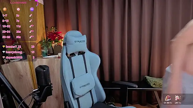 Snapshot of HARU-outdoor-x chatting on 12/25/24, 02:23 HARU-outdoor-x online show from 12/25/24, 02:23