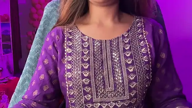 Snapshot of Royal_girl_1 chatting on 02/14/26, 05:10 Royal girl 1 online show from 02/14/26, 05:10