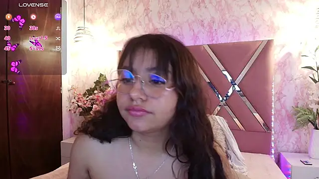 Miaa Smiith1 online show from 03/06/25, 06:37