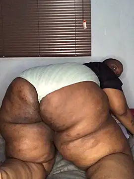 Snapshot of sotho_ssbbw chatting on 12/18/25, 10:38 sotho ssbbw online show from 12/18/25, 10:38