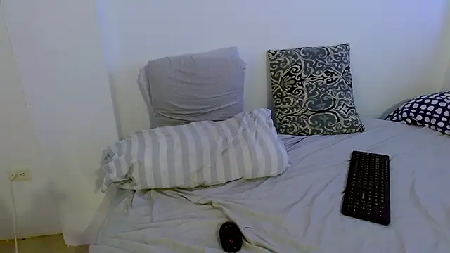 Snapshot of samanta_r_ chatting on 02/15/25, 06:23 samanta r online show from 02/15/25, 06:23