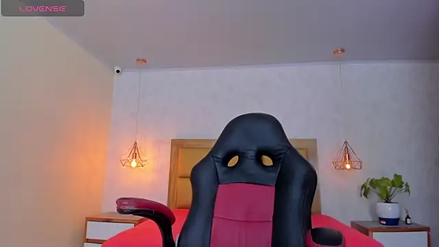 LARSONMIA online show from 02/20/25, 12:04