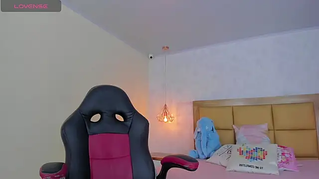 LARSONMIA online show from 03/10/25, 12:15