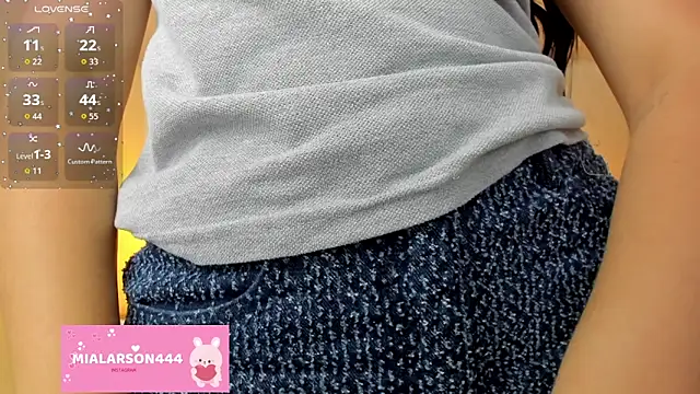 LARSONMIA online show from 11/12/25, 12:27