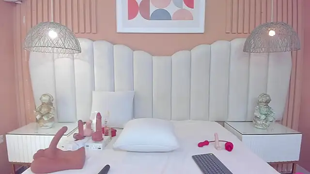 Sara Vanegas online show from 12/21/25, 10:55