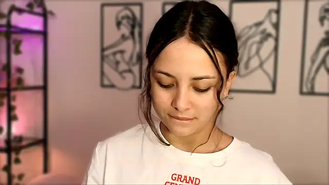 Megan Rodrigo online show from 10/07/25, 07:22