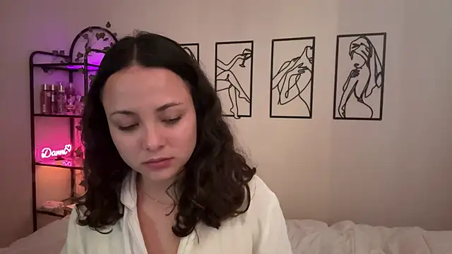 Megan Rodrigo online show from 11/19/25, 07:14