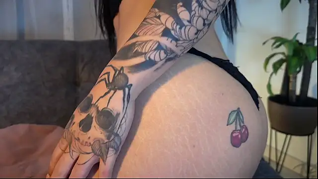 Snapshot of Roxanne_08 chatting on 02/24/26, 06:17 Roxanne 08 online show from 02/24/26, 06:17