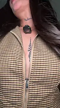 Snapshot of Roxanne_08 chatting on 04/14/26, 09:43 Roxanne 08 online show from 04/14/26, 09:43