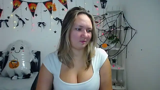 Snapshot of SallyVerda chatting on 10/27/25, 06:23 SallyVerda online show from 10/27/25, 06:23