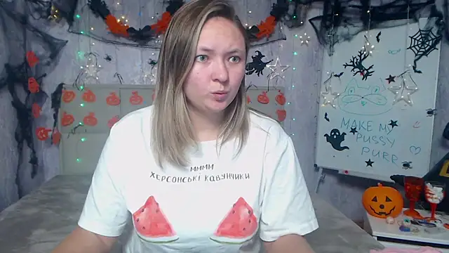 Snapshot of SallyVerda chatting on 10/30/25, 07:03 SallyVerda online show from 10/30/25, 07:03