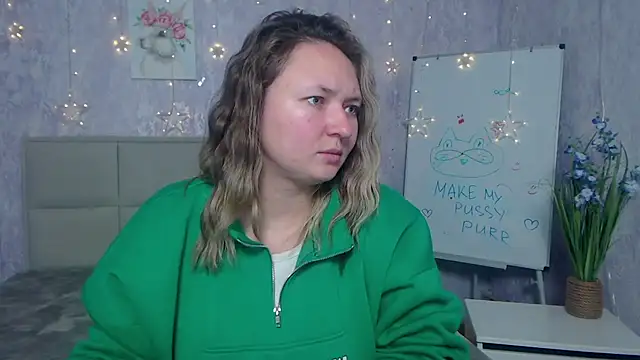 Snapshot of SallyVerda chatting on 11/05/25, 07:03 SallyVerda online show from 11/05/25, 07:03