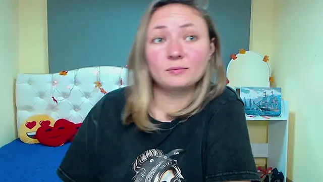 Snapshot of SallyVerda chatting on 11/18/25, 07:40 SallyVerda online show from 11/18/25, 07:40