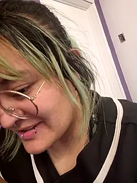 lucky-leah online show from 10/02/25, 04:08