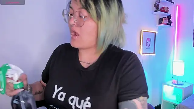 lucky-leah online show from 12/21/25, 04:19