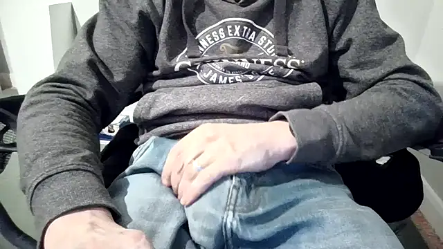 hornyguyuk1973 online show from 03/04/26, 11:00