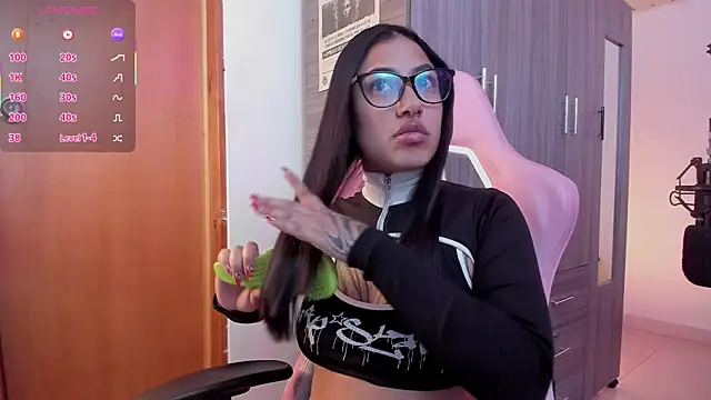 Snapshot of Kayla_foxxy chatting on 01/11/26, 12:37 Kayla foxxy online show from 01/11/26, 12:37