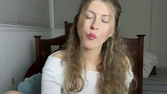 YUMIandbigWOLF online show from 11/17/25, 11:54