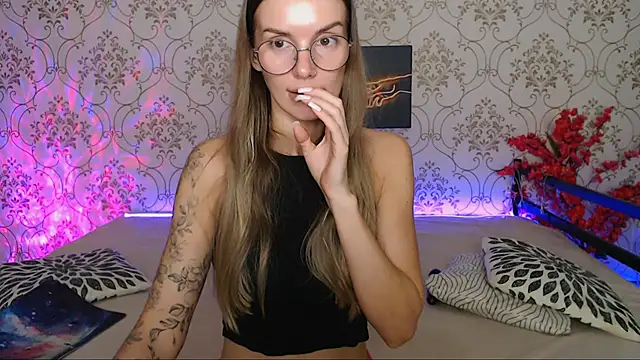 JulDoll online show from 10/09/25, 12:19