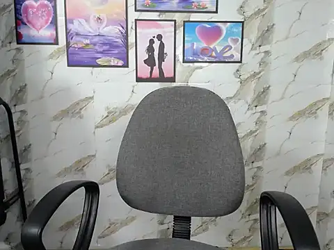 Snapshot of Love_bug15 chatting on 03/20/25, 01:46 Love bug15 online show from 03/20/25, 01:46