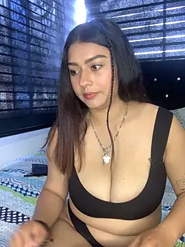 Snapshot of Kittyy_Hott_ chatting on 02/07/25, 05:40 Kittyy Hott online show from 02/07/25, 05:40