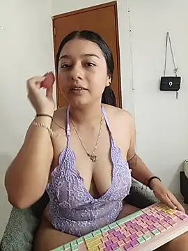 Snapshot of Kittyy_Hott_ chatting on 12/16/25, 09:09 Kittyy Hott online show from 12/16/25, 09:09