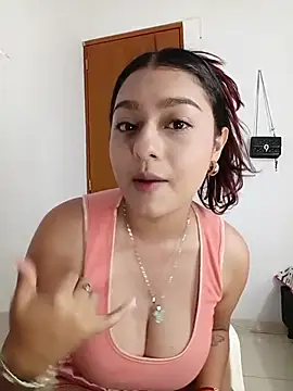 Snapshot of Kittyy_Hott_ chatting on 12/22/25, 10:18 Kittyy Hott online show from 12/22/25, 10:18